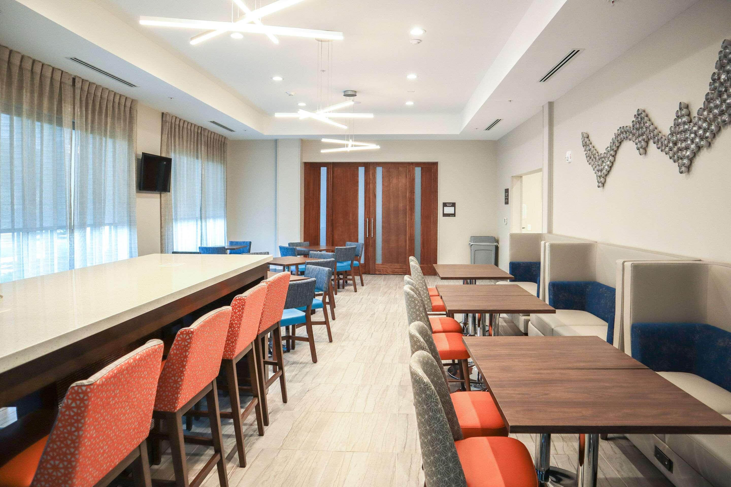 盖恩斯维尔大学附近凯富套房酒店 外观 照片