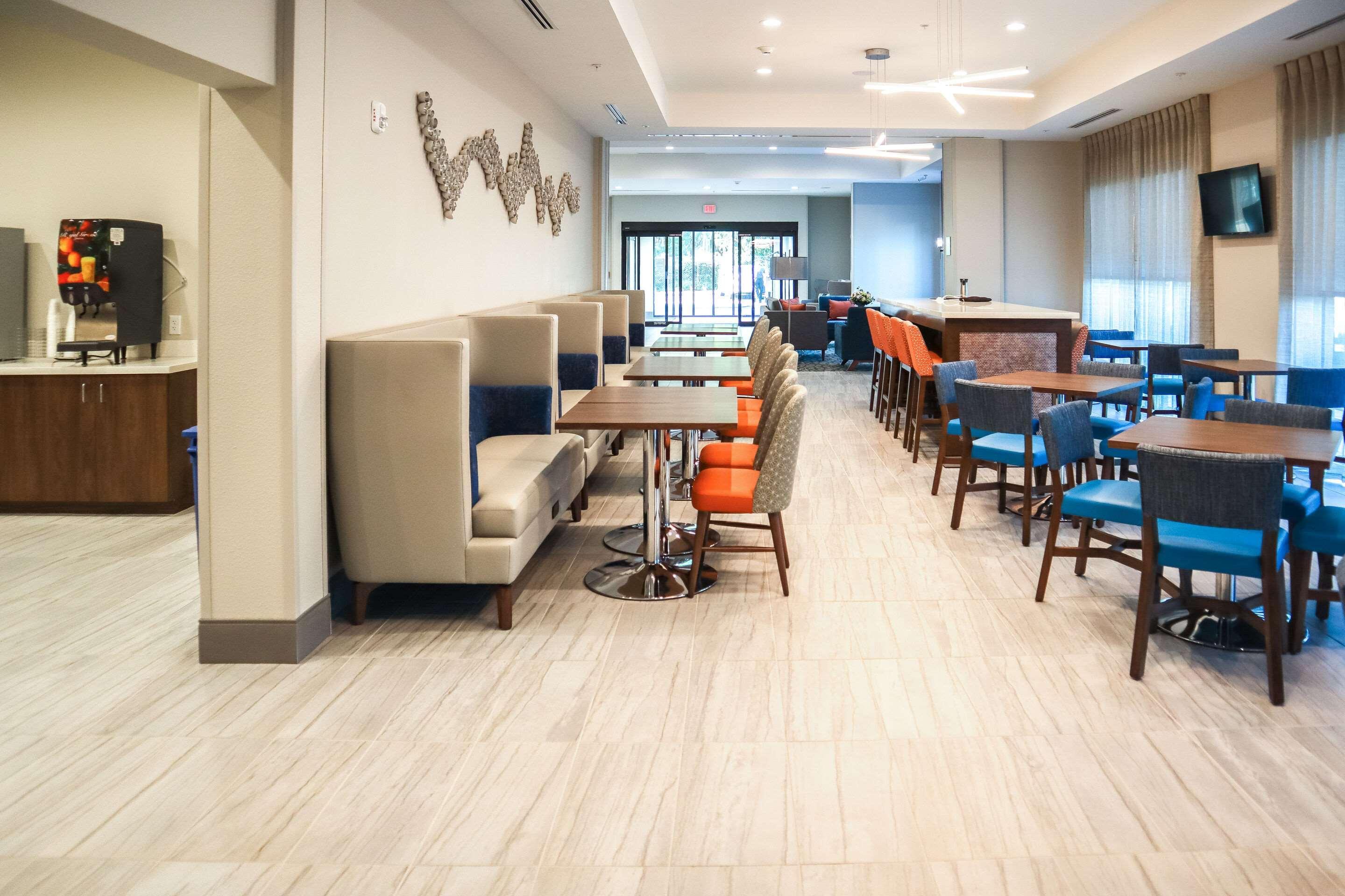盖恩斯维尔大学附近凯富套房酒店 外观 照片